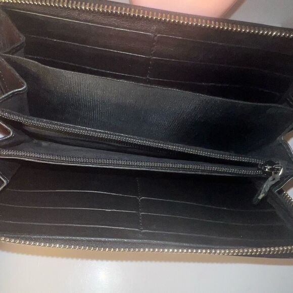 Authentic GUCCI Zippy Sima Leather Wallet - Picture 8 of 8